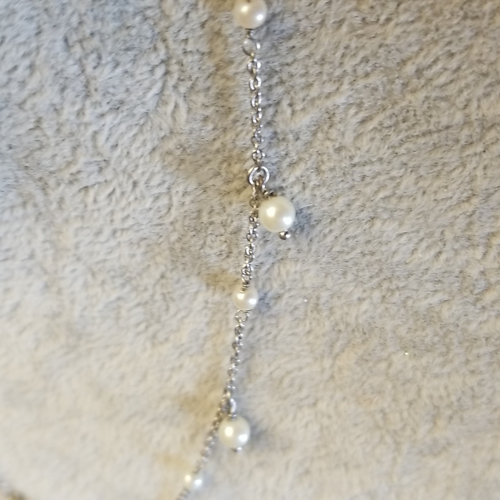 PARTICULARLY NOTICABLE❣️ Carolee silver, pearl, and crystal necklace - Picture 7 of 8